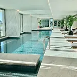 De Lux & Pool