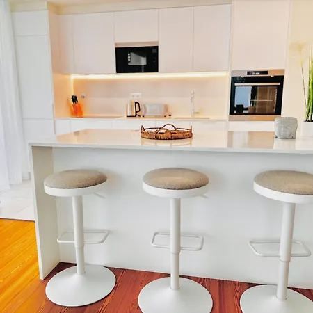 De Lux & Pool Apartment