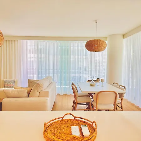 De Lux & Pool Apartment