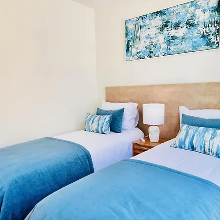De Lux & Pool Apartment