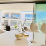 De Lux & Pool * アルマカオ・デ・ペラ