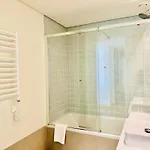 De Lux & Pool アパート