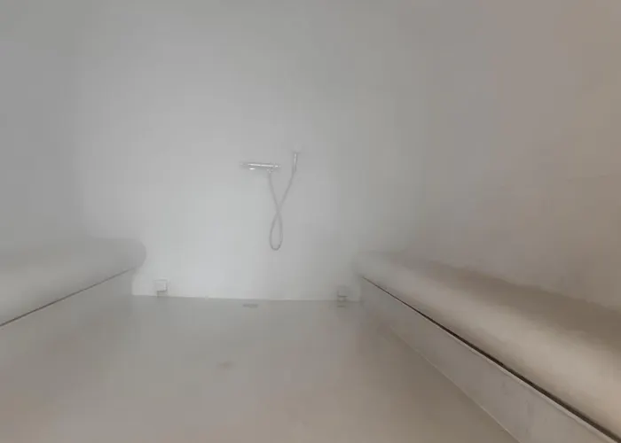 De Lux & Pool アパート *