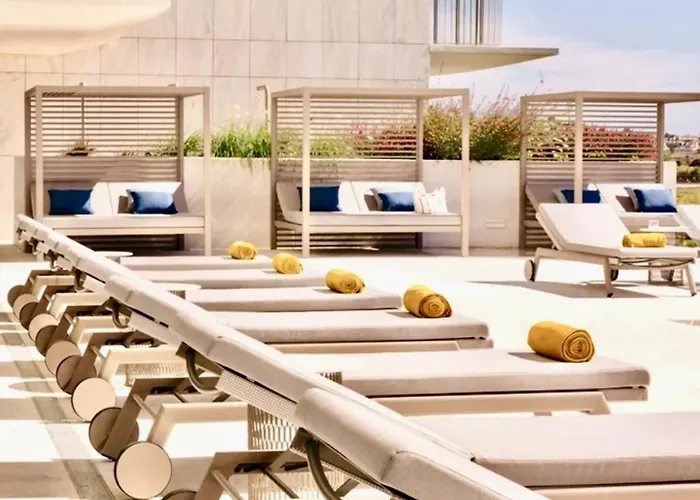 De Lux & Pool アルマカオ・デ・ペラ