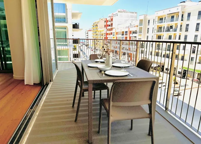 De Lux & Pool アパート *