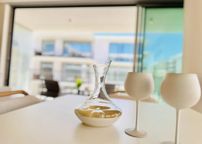 De Lux & Pool * アルマカオ・デ・ペラ