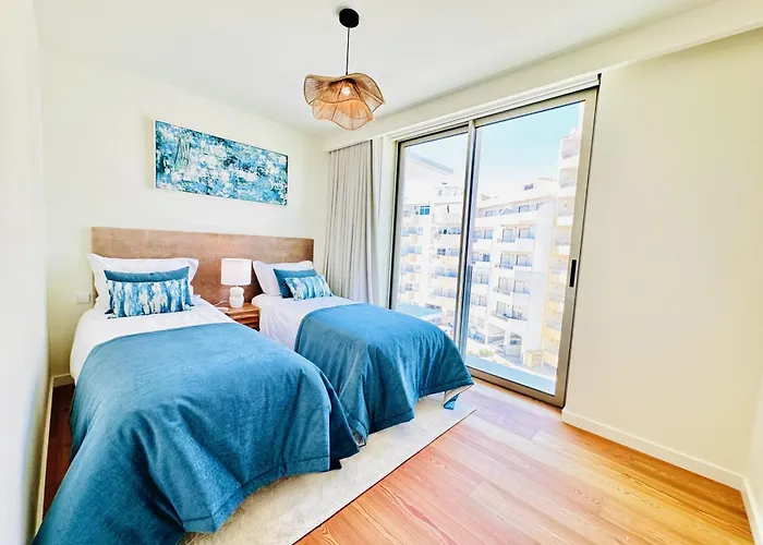 De Lux & Pool アパート *