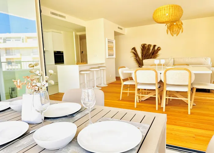 De Lux & Pool アルマカオ・デ・ペラ