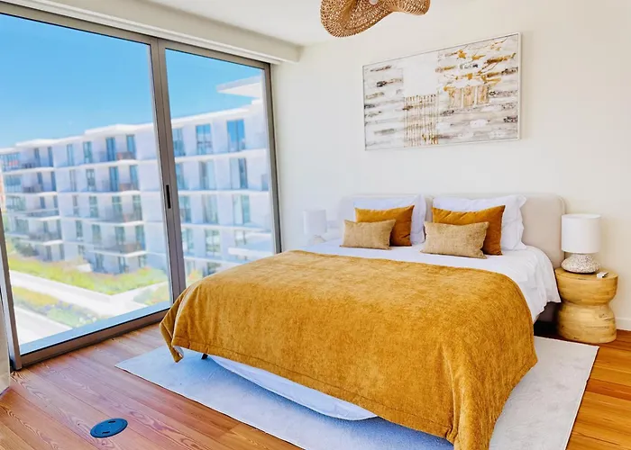 De Lux & Pool * アルマカオ・デ・ペラ