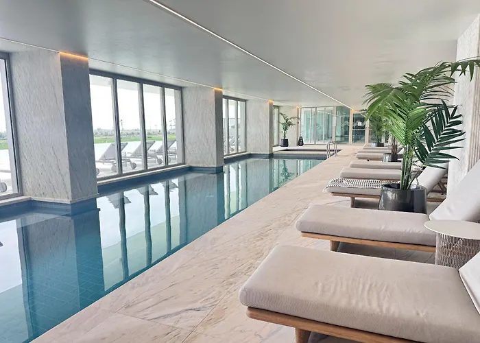 De Lux & Pool アパート *