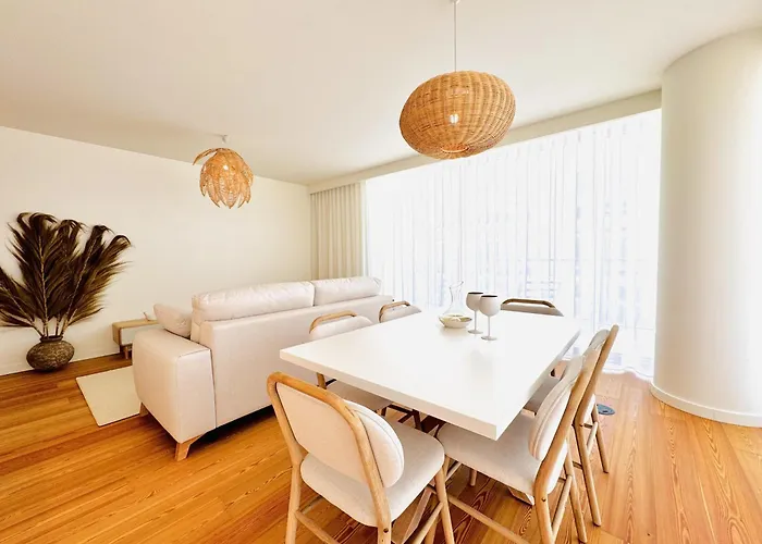 De Lux & Pool アパート